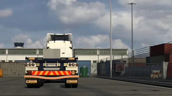 Henred Fruehauf trailer pack and skeletal trailer 2